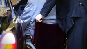 Neznámy darca kúpil invalidovi auto, staré mu podpálili