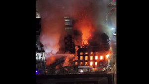 Veľký požiar pri stanici v Glasgowe: Zrušili desiatky vlakových spojov