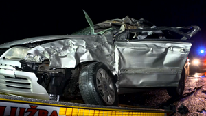 FOTO: Piatok trinásteho na cestách. Život vodiča vyhasol pod protiidúcim kamiónom