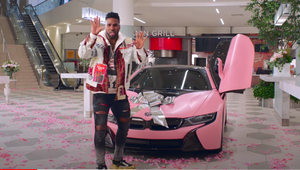 Úplne zošalel?! Fanúšikovia oslovili speváka omylom iným menom, ten ich za to dobil!