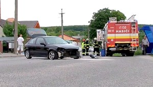Letel som do zákruty a narazil do nich, opisuje vodič, ktorý vrazil do dvoch žien