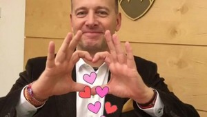 Dieťa číslo 12. Kollár má ďalšieho SYNA s nezvyčajným menom