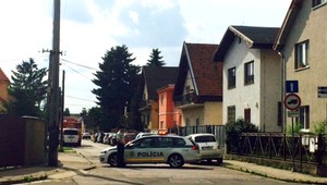 Pri razii v Bratislave našli predmet podobný doma vyrobenej výbušnine