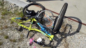 Chlapca na bicykli zrazilo auto, do nemocnice ho previezol vrtuľník