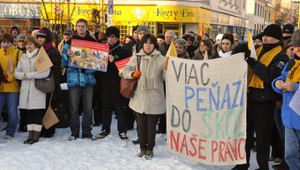 Učiteľom sa platy zvýšia o 5%. To im nestačí, plánujú pritvrdiť