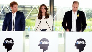 Harry poslal súkromnú správu Kate! Je to signál upevnenia jej pozície?