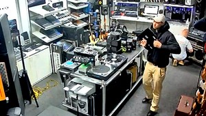 Zlodeji v Považskom Chlmci kradli hudobné nástroje