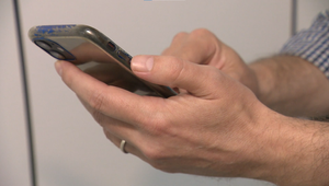 Polícia upozorňuje na podvodníkov vydávajúcich sa za deti svojich obetí