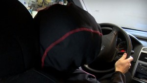 Kuriózny prípad pred súdom v Čadci. Mladík si pospal v aute v cudzej garáži