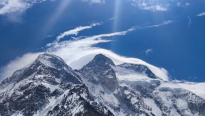 Horolezec si musel vybrať medzi vrcholom a záchranou života. Svoje rozhodnutie neľutuje