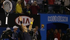 Djokovič (25) zavŕšil v austrálskom Melbourne čistý hetrik