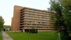 Pacient vypadol z balkóna bratislavskej nemocnice, zomrel na mieste