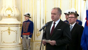 Prezident odobril čiastočné oslobodenie 13. a 14. platov od daní a odvodov