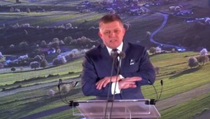 Programová konferencia SMERu: Fico predvolebným prieskumom neverí, Pellegrini vraj nie je sudca, aby komentoval Trnku