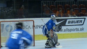 Sasu Hovi na tribúne skolaboval