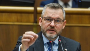 Dankove ponožky a transparenty: Obštrukcie na Slovensku nevidíme prvýkrát