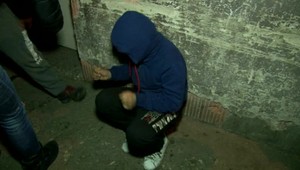 Dvaja tínedžeri dobodali 14-ročného chlapca, lebo im odmietol dať svoj mobil