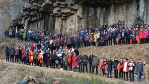 Unikátna rodinná fotografia: Na jednom mieste sa stretlo vyše 500 príbuzných