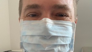 Dva týždne po vakcíne prišla reakcia! Českému moderátorovi ochrnula polovica tváre!