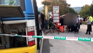 Nešťastie na košickom sídlisku. Autobus plný ľudí sa samovoľne spustil dolu kopcom