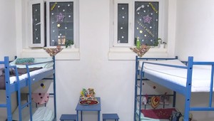 FOTO: Ozdobené cely a vôňa medovníkov. Aj za múrmi väznice majú Vianoce