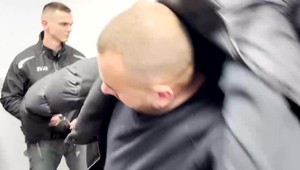 Známa tvár bratislavského podsvetia smeruje za mreže. S ním aj policajt z Krajskej kriminálky