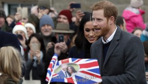 Meghan cestuje s Harrym po Británii, ľudia ju milujú