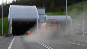 Hasiči zasahovali pri dopravnej nehode v tuneli Branisko. Zrazili sa tam dve autá