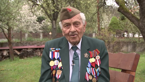 Vojnový veterán Vladimír Strmeň sa rozhodol pomôcť seniorom zbierkou. Na svojej záhrade odohrá koncert