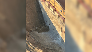 Nevybuchnutú bombu nájdenú v centre Bratislavy odviezli z miesta nálezu policajní pyrotechnici