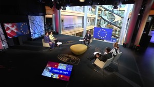 Moderátor JOJ 24 Adam Zavřel už priniesol viac ako 50 mimoriadne sledovaných diskusií z Bruselu a Štrasburgu