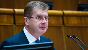 Mimoriadna schôdza o transakčnej dani nebude, zákon brzdí lehota, tvrdí Peter Žiga