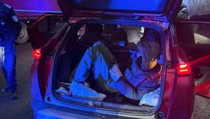 Policajná naháňačka skončila na diaľnici D2. Premávka bola obmedzená