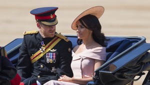 Harry je zbabelec a Meghan vojvodkyňa nezmyslov, zúri jej nevlastná sestra