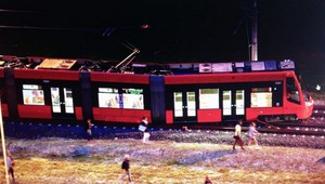 V bratislavskej Petržalke sa vykoľajila električka