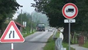 Vojna dedinčanov s kamionistami: Na hranice sa vrátia policajti