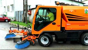 Starosta čistí ulice. Obec tak ušetrí až 9 000 eur ročne!