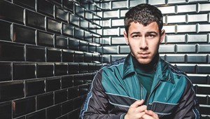 Hollywoodskej hviezde padol do oka o 30 rokov mladší spevák