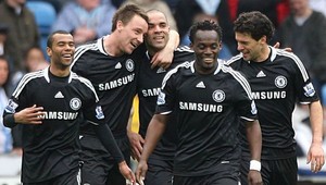 Do semifinále Chelsea, Manchester Utd. aj Arsenal