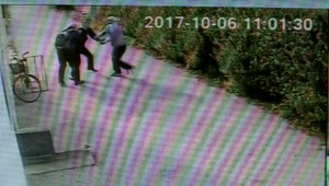 Lupič prepadol obchod. Na zem ho zložili dvaja čiperní seniori