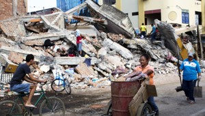 Počet obetí zemetrasenia v Ekvádore stúpol, otrasy neprežilo 480 ľudí
