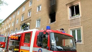 Z ubytovne šľahali päťmetrové plamene, hasiči evakuovali dvesto ľudí