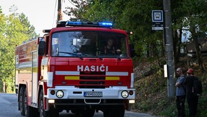 Pri požiari bytu museli evakuovať 20 ľudí. Neprežila to majiteľka bytu