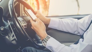 Môže polícia využívať pri vyšetrovaní trestných činov GPS dáta z mobilu? Opýtali sme sa odborníkov