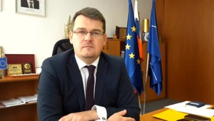 Neistá budúcnosť tajomníka ministerstva obrany