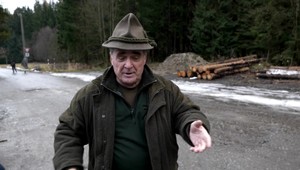 Poľovníka v lese napadol medveď, zachránili ho kolegovia