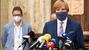 Český minister zdravotníctva odstupuje z funkcie. Chce dať priestor riešiť zhoršujúcu situáciu okolo pandémie
