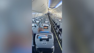 Z Prahy do nepokojného Dubaja: Reportér priblížil atmosféru na palube lietadla