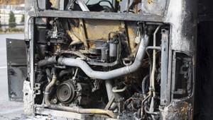 Oheň pod lupou: Čo spôsobuje požiar autobusu a ako sa tomu vyhnúť?