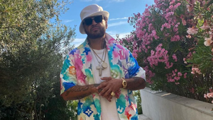 Rytmus prekvapil dúhovým outfitom! Na pódium sa postavil nahodený za vyše 100 tisíc eur!